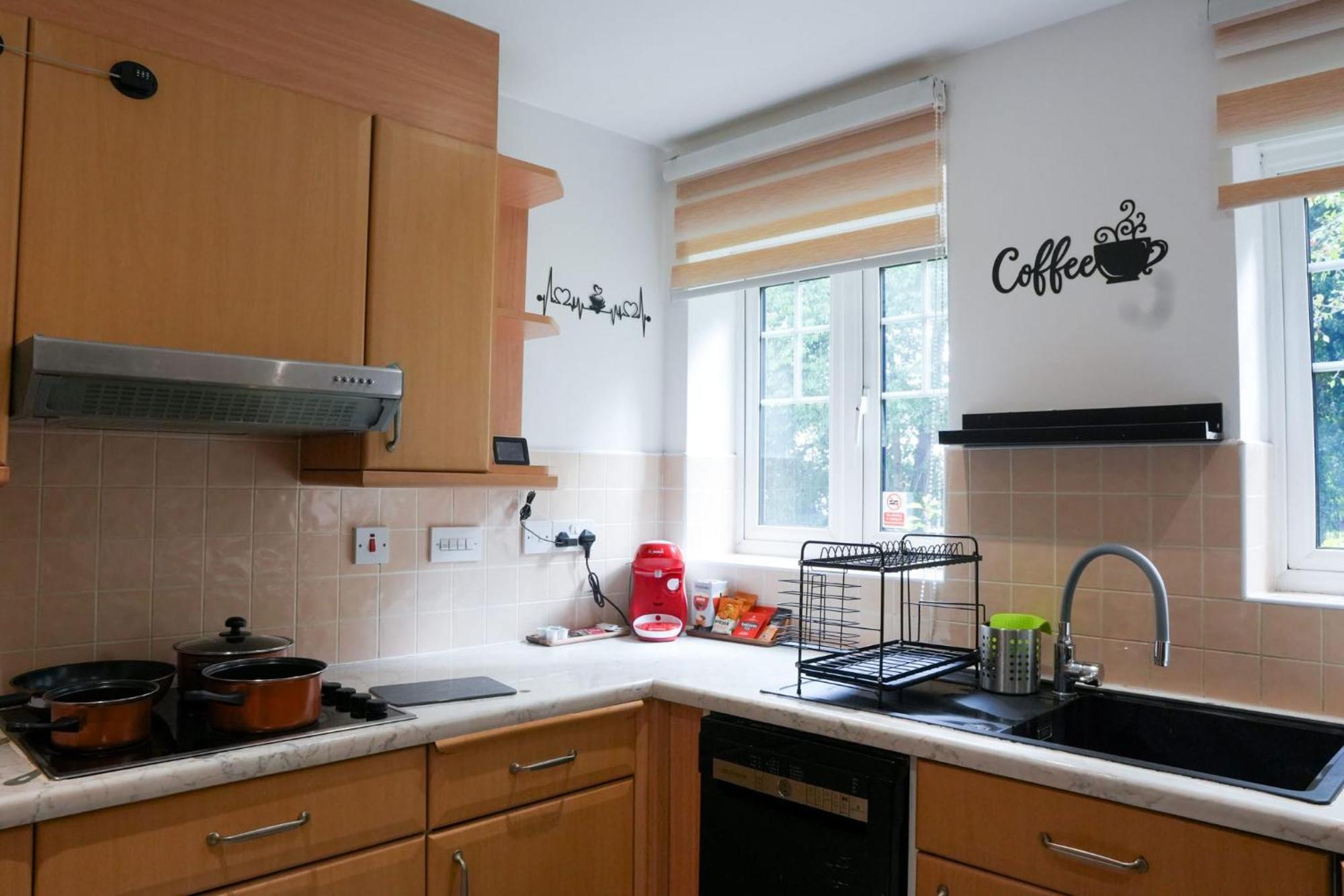 Whole 2-Bed Apartment - Contractors, Professionals, Ulez Free, Free Parking, B'Ham City 10Mins Birmingham Dış mekan fotoğraf