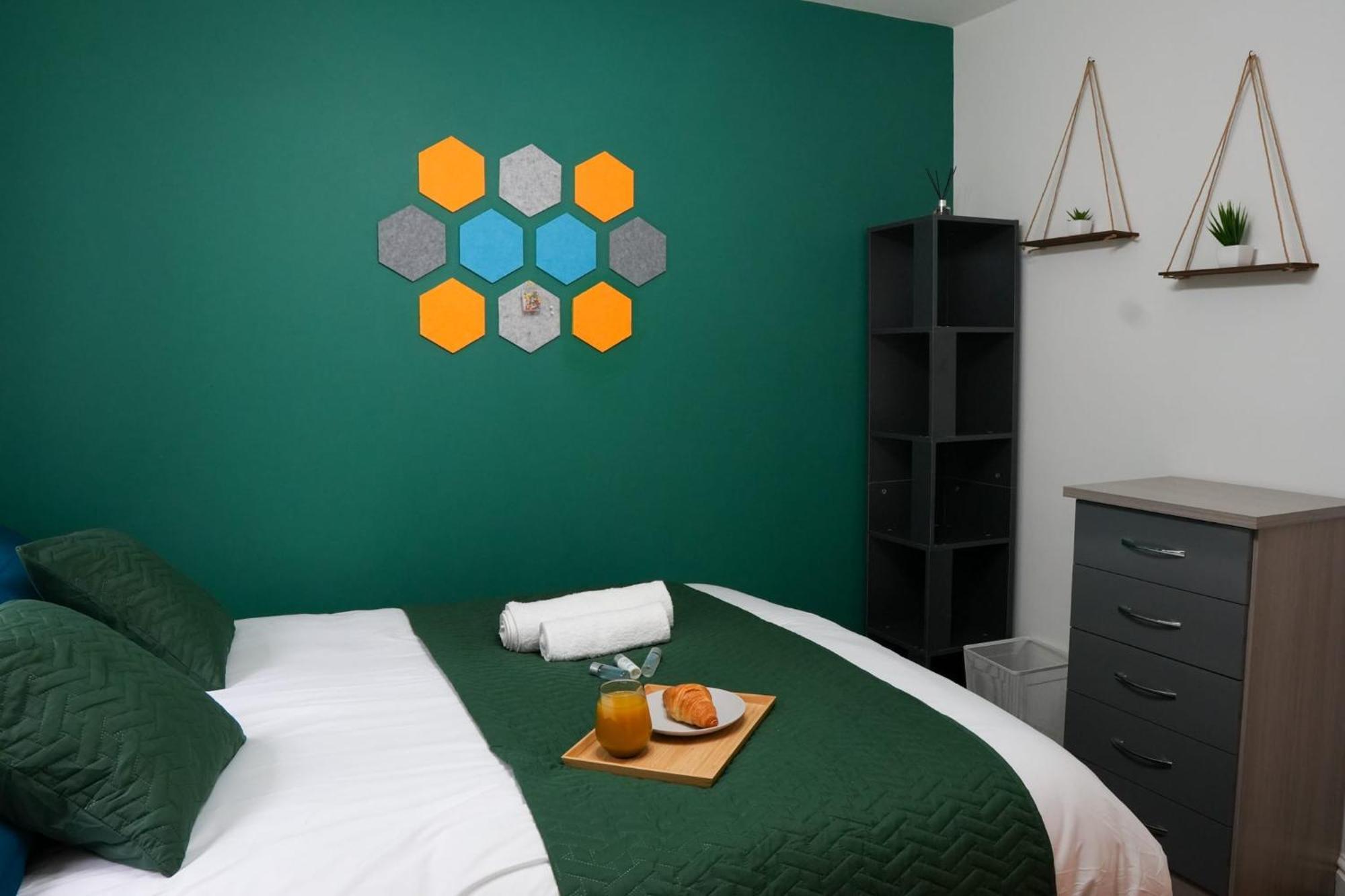 Whole 2-Bed Apartment - Contractors, Professionals, Ulez Free, Free Parking, B'Ham City 10Mins Birmingham Dış mekan fotoğraf